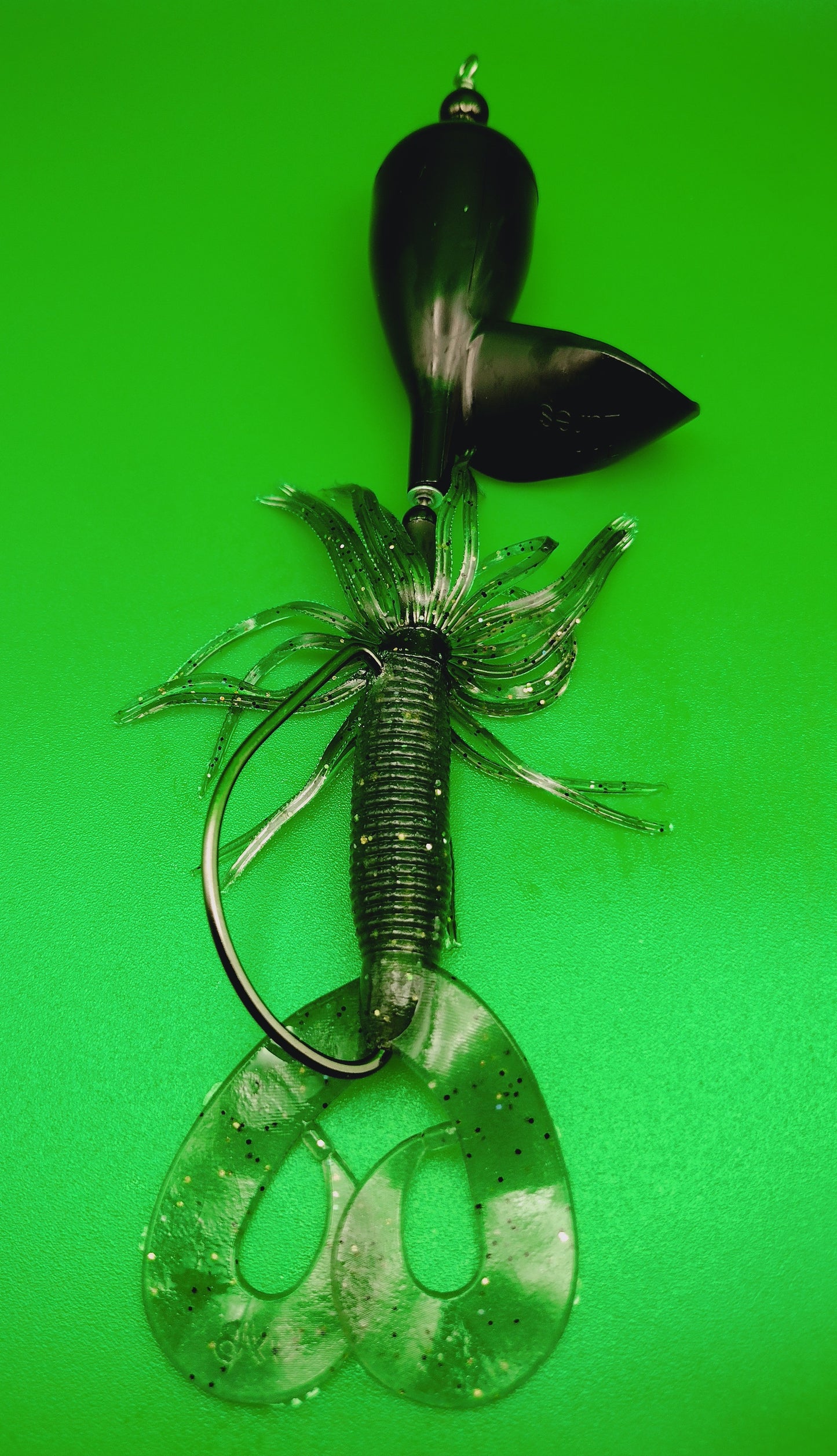 Weedless-Inline Top Water Lure - Black