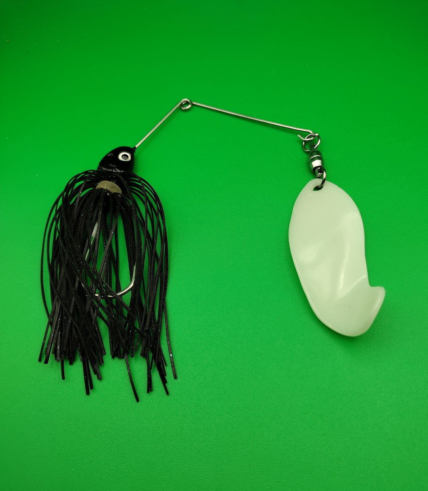 Black R Bone Blade Spinner Bait