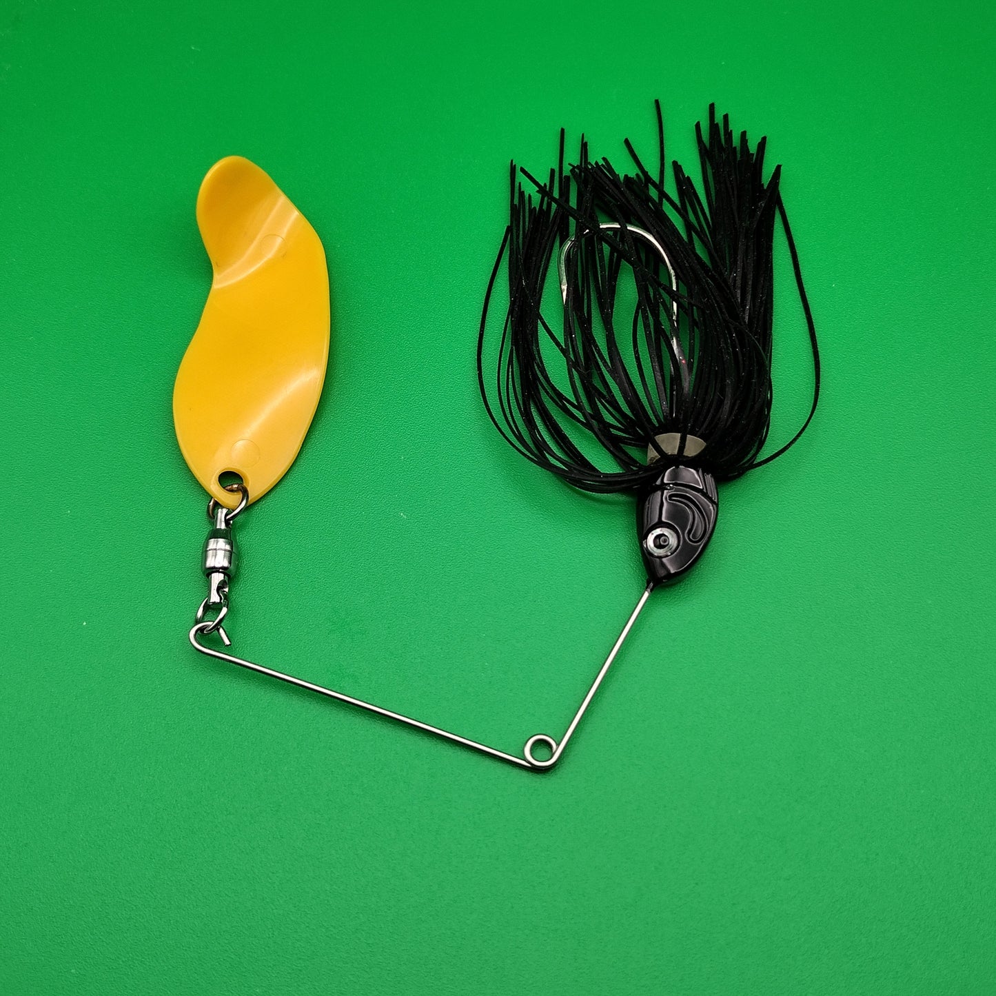 Black R Golden Blade Spinner Bait